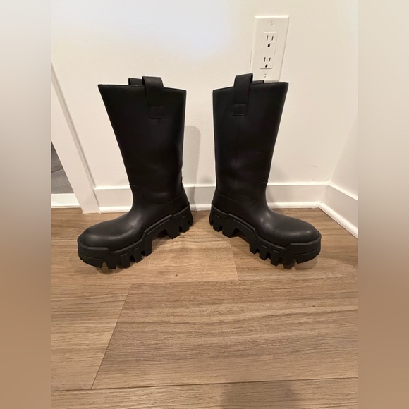 Balenciaga Bulldozer Boots - Picture 7 of 9